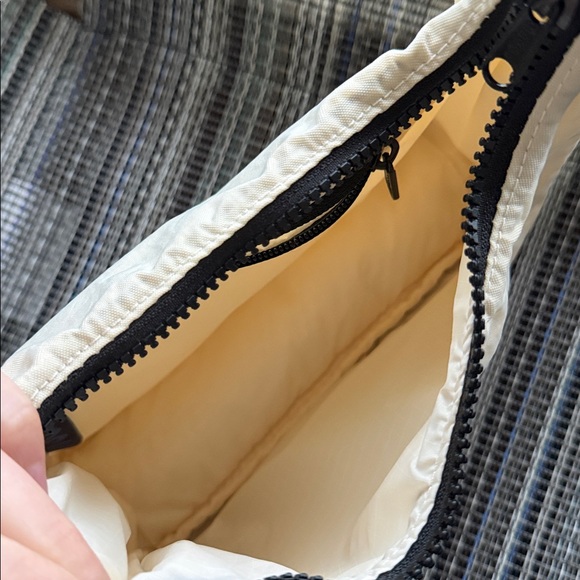 Cream Baggu shoulder bag - Picture 3 of 4